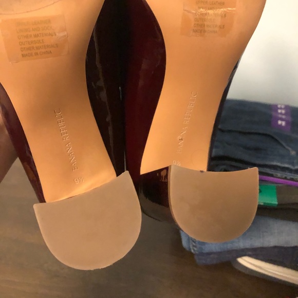 BANANA REPUBLIC shiny burgundy heel - Picture 4 of 7